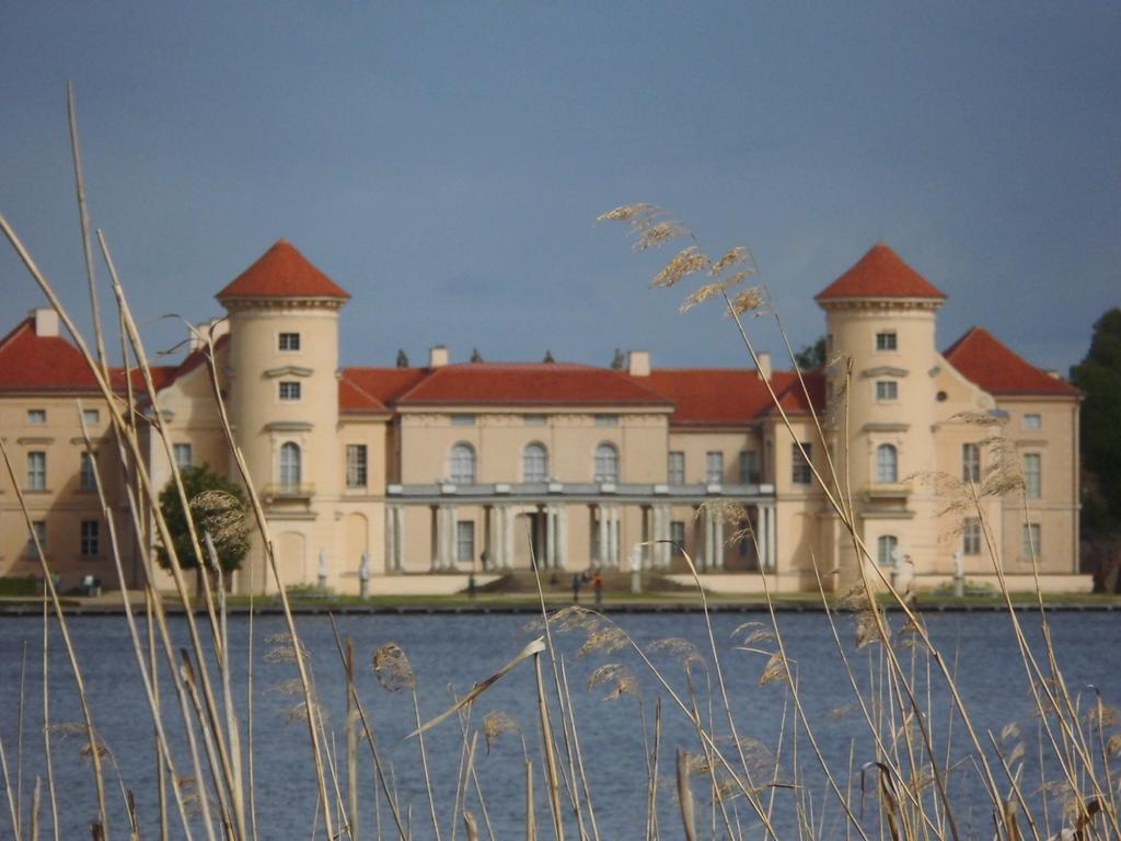 Schlossparkferienwohnungen Rheinsberg Mit Garten Luaran gambar