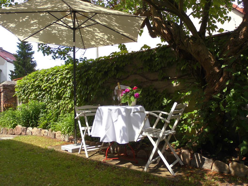Schlossparkferienwohnungen Rheinsberg Mit Garten Luaran gambar