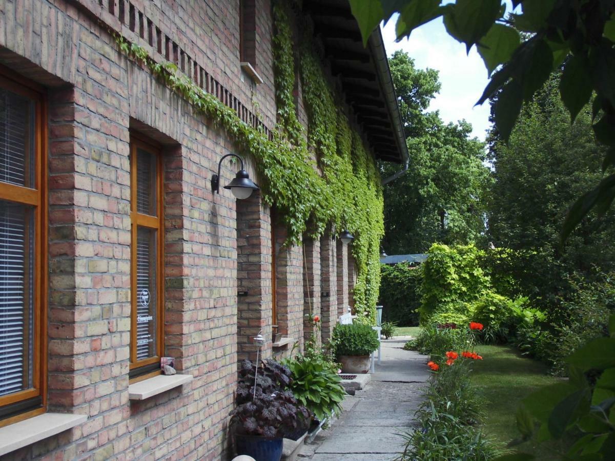 Schlossparkferienwohnungen Rheinsberg Mit Garten Luaran gambar