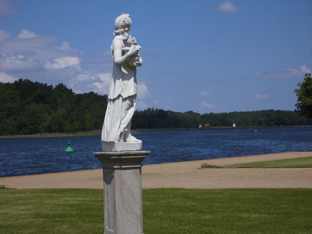 Schlossparkferienwohnungen Rheinsberg Mit Garten Luaran gambar